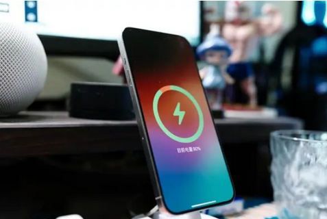 颍上苹果15换屏服务分享用什么充电器给iPhone15充电更好 